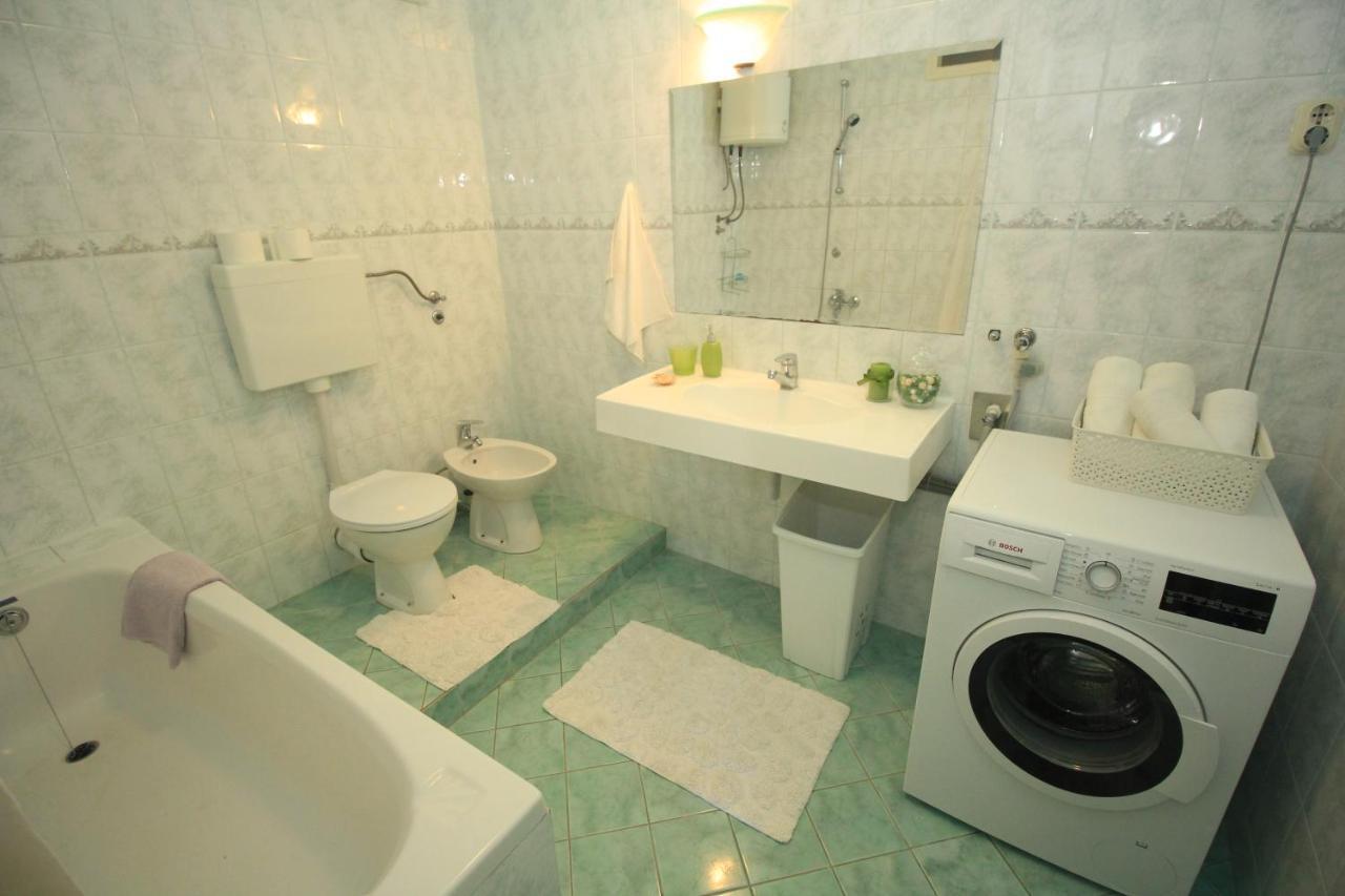 Lavender Apartment *