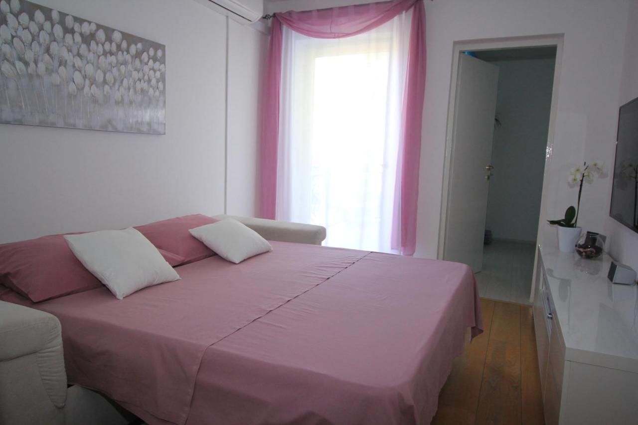 Lavender Apartment *